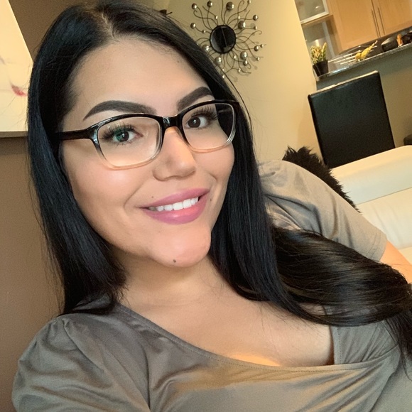 Meet your Posher, Dezarae - Picture 1 of 1